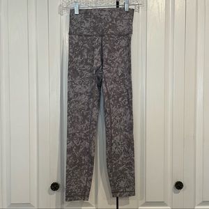 Patterned lululemon Size 4 Wunder Train leggings